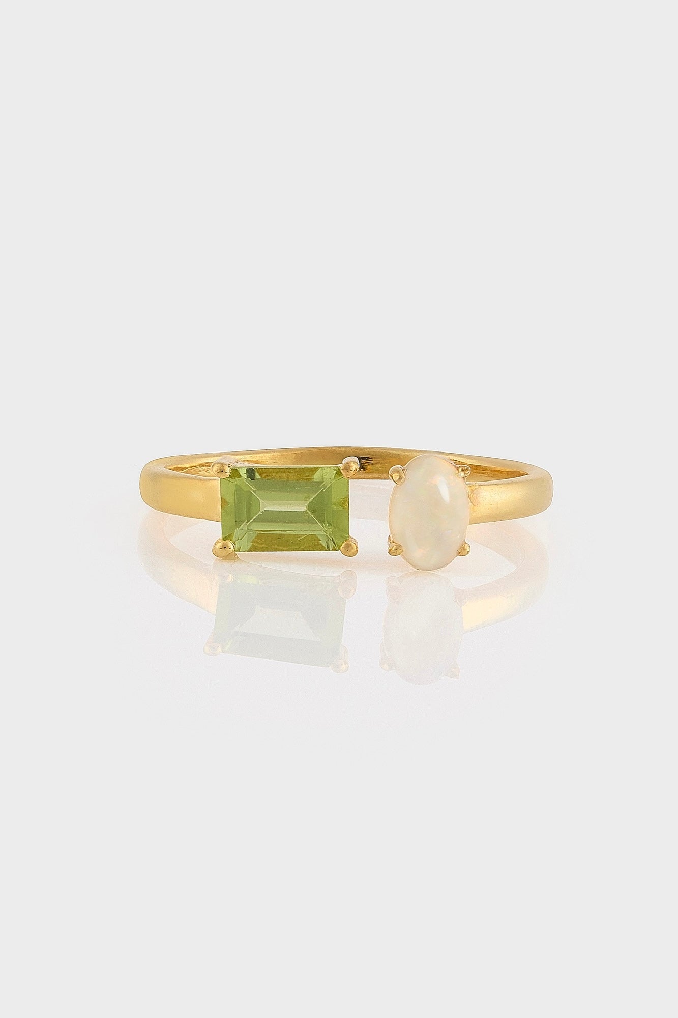Peridot resizable ring